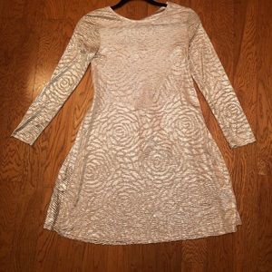 Beautiful gold dress. Size large